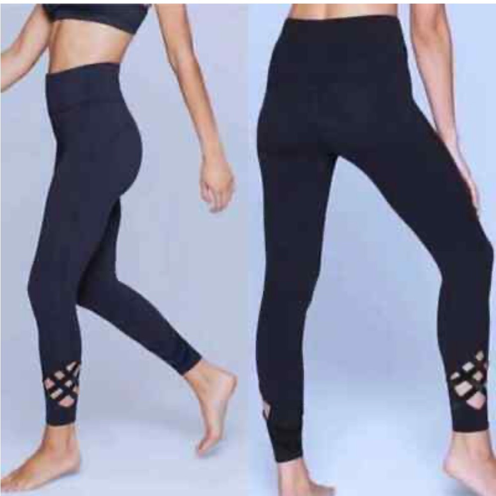 Athleta Sublime High Rise 7/8 Black Leggings
Size Medium